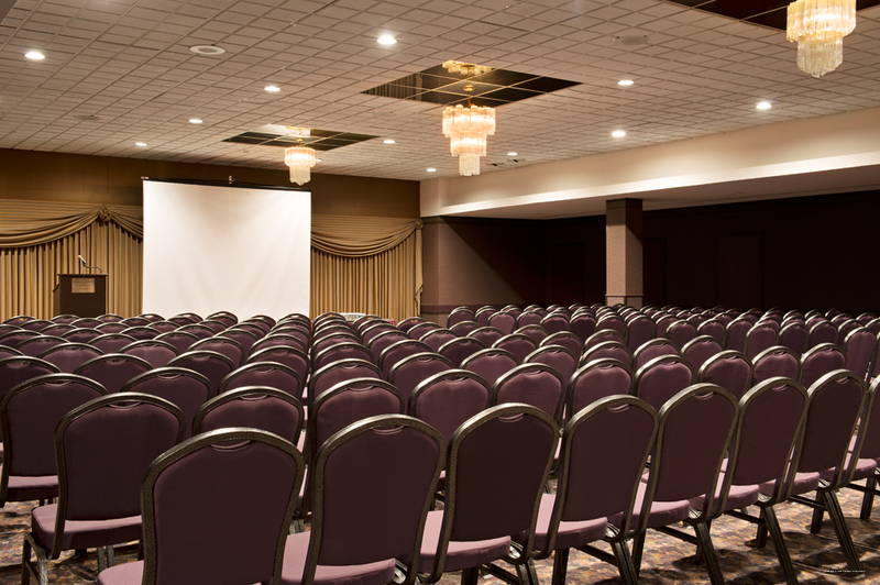 Фото Ramada Plaza by Wyndham Calgary Downtown