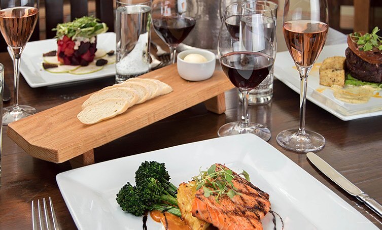 Фото Yellowstone Valley Lodge, Ascend Hotel Collection