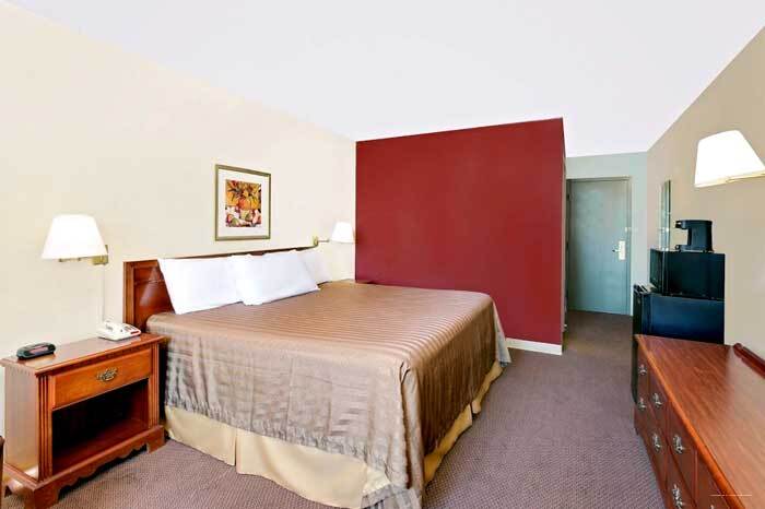 Фото Norwood Inn and Suites Worthington