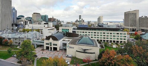 Внешний вид отеля Ottawa Embassy Hotel & Suites в Оттаве, фото 2