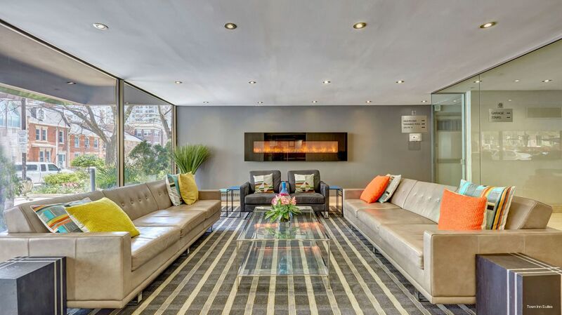 Фото Town Inn Suites