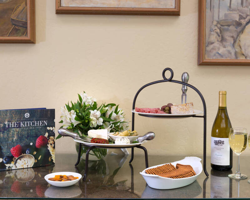 Фото West Cliff Inn - A Four Sisters Inn