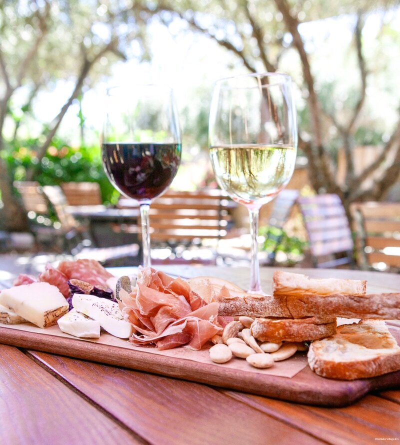 Фото Westlake Village Inn