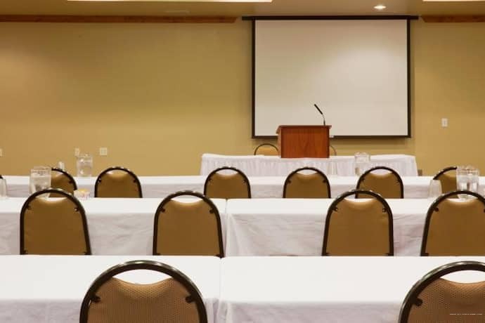 Фото Baymont Inn & Suites by Wyndham Sturgis