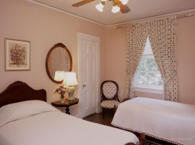 Фото Cedars of Williamsburg Bed & Breakfast