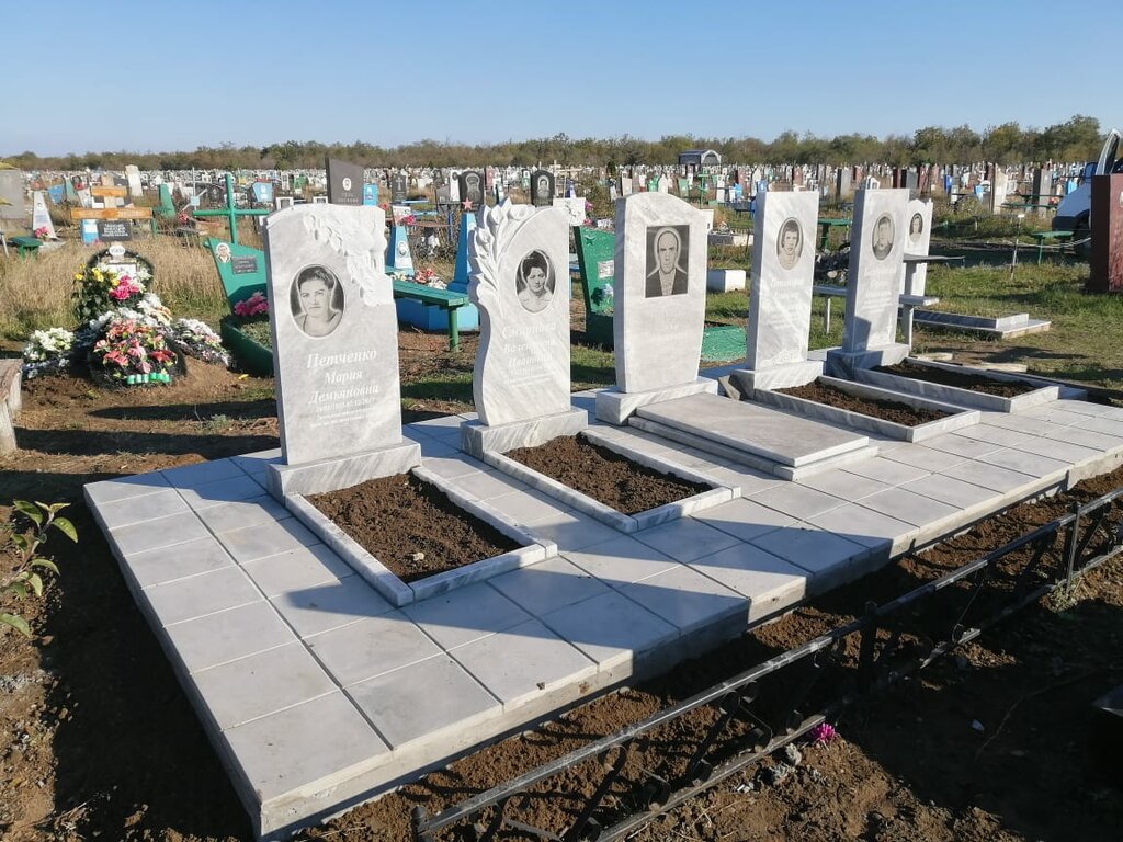 Изготовление памятников и надгробий Памятники и надгробия, Сальск, фото