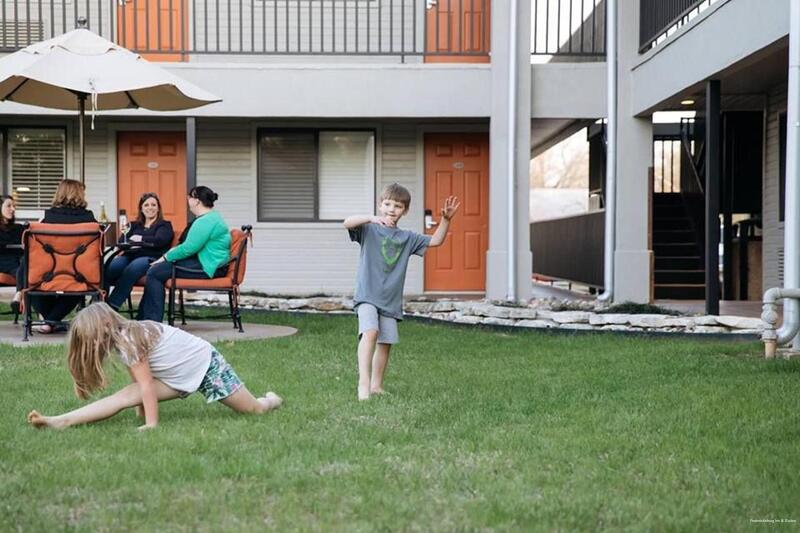 Фото Fredericksburg Inn & Suites