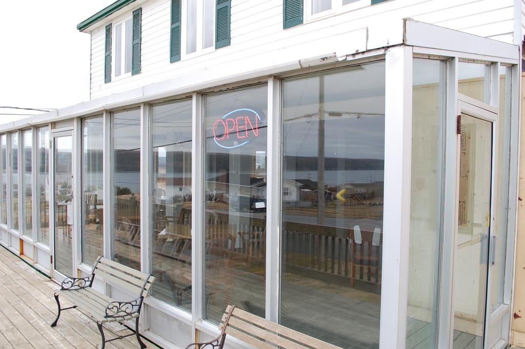 Фото Edge of the Avalon Inn