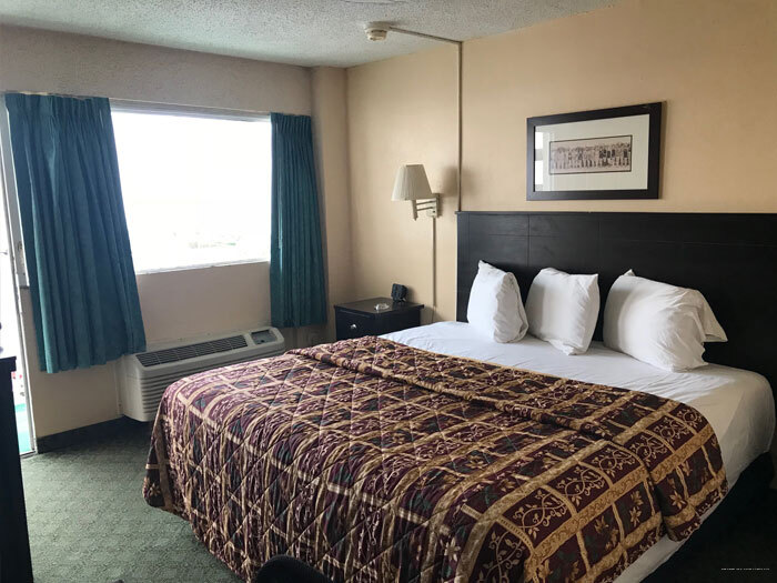 Фото Red Carpet Inn & Suites