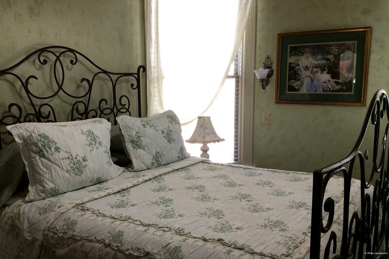 Фото A White Jasmine Inn