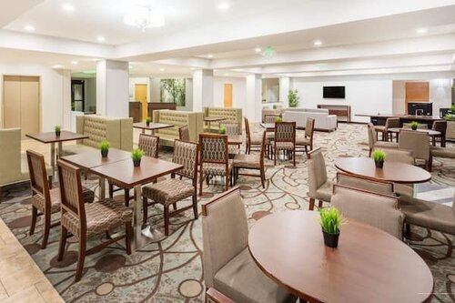 Гостиница Wyndham Garden Greenville Airport