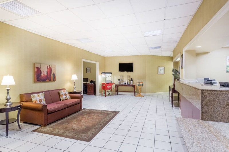 Фото Days Inn by Wyndham Blacksburg Conference Center