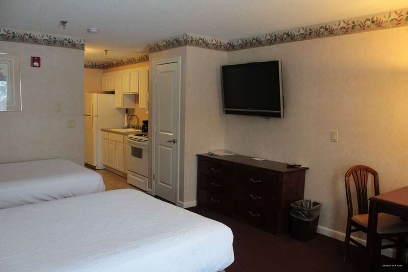 Фото Shiretown Inn & Suites