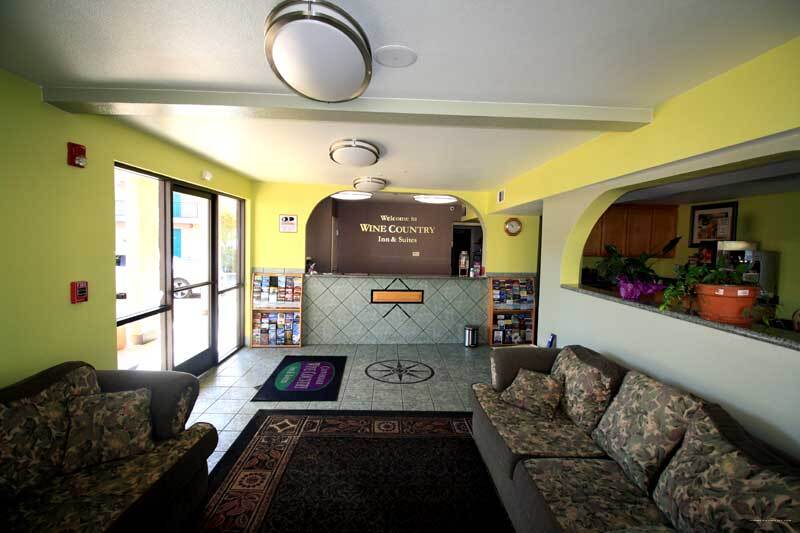 Фото Cloverdale Wine Country Inn & Suites