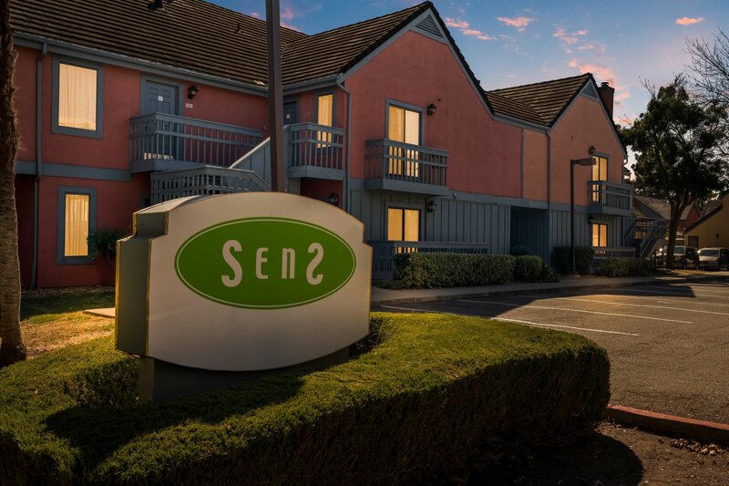 Гостиница SenS Suites Livermore, SureStay Collection by Best Western в Ливерморе