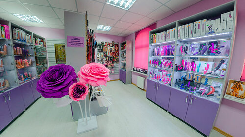 Qiz vakuum nasosi bilan uning qolini siltab tashladi.