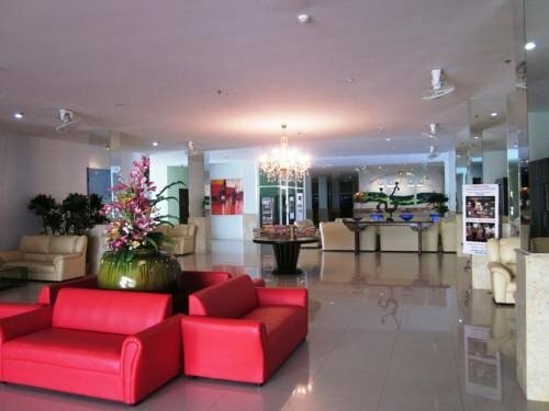 Гостиница Chalong Beach Hotel Phuket