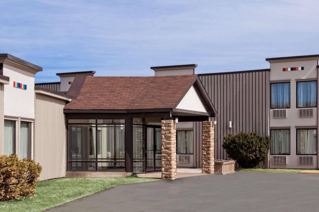 Фото Travelodge by Wyndham Miramichi New Brunswick