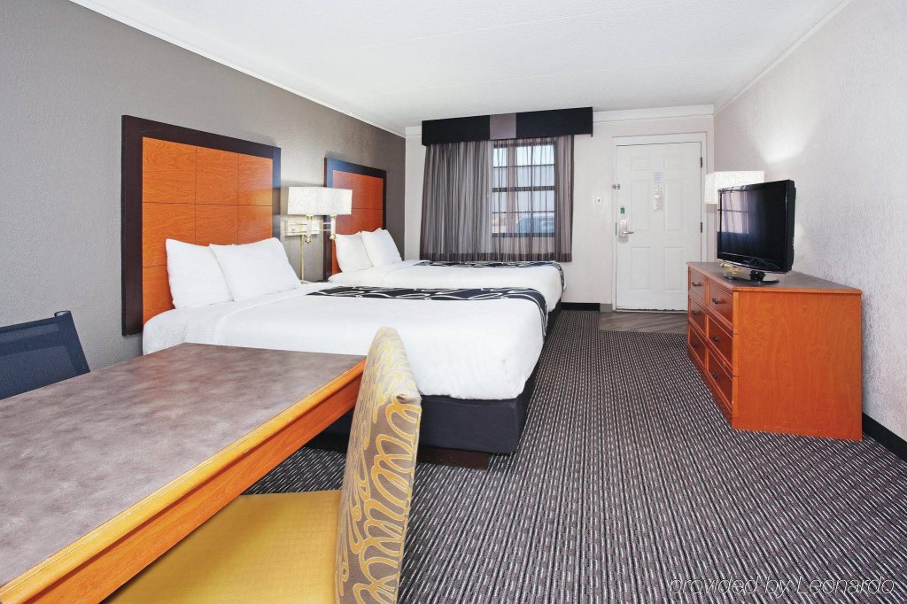 Фото La Quinta Inn by Wyndham Santa Fe