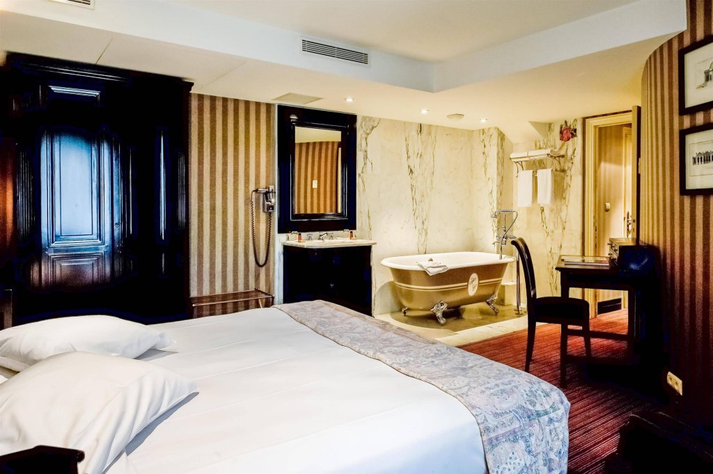 Фото Charlemagne