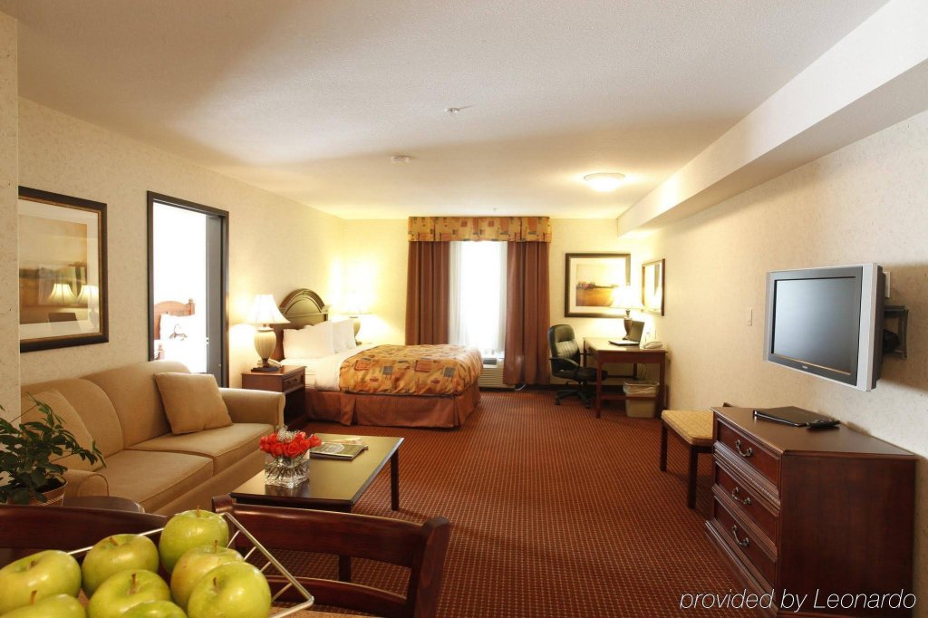 Фото Pomeroy Inn and Suites Chetwynd