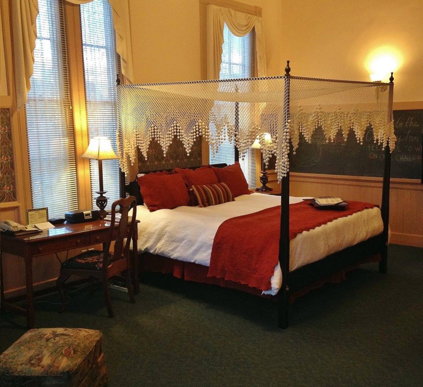 Фото Chambery Inn