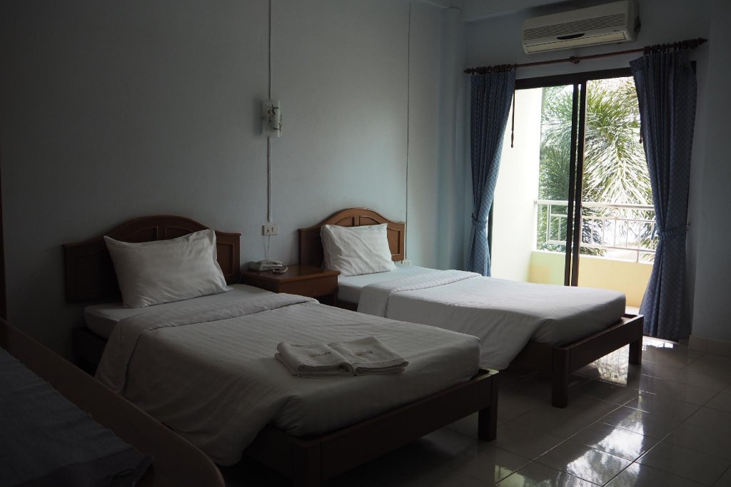 Фото Ritzy House Hotel