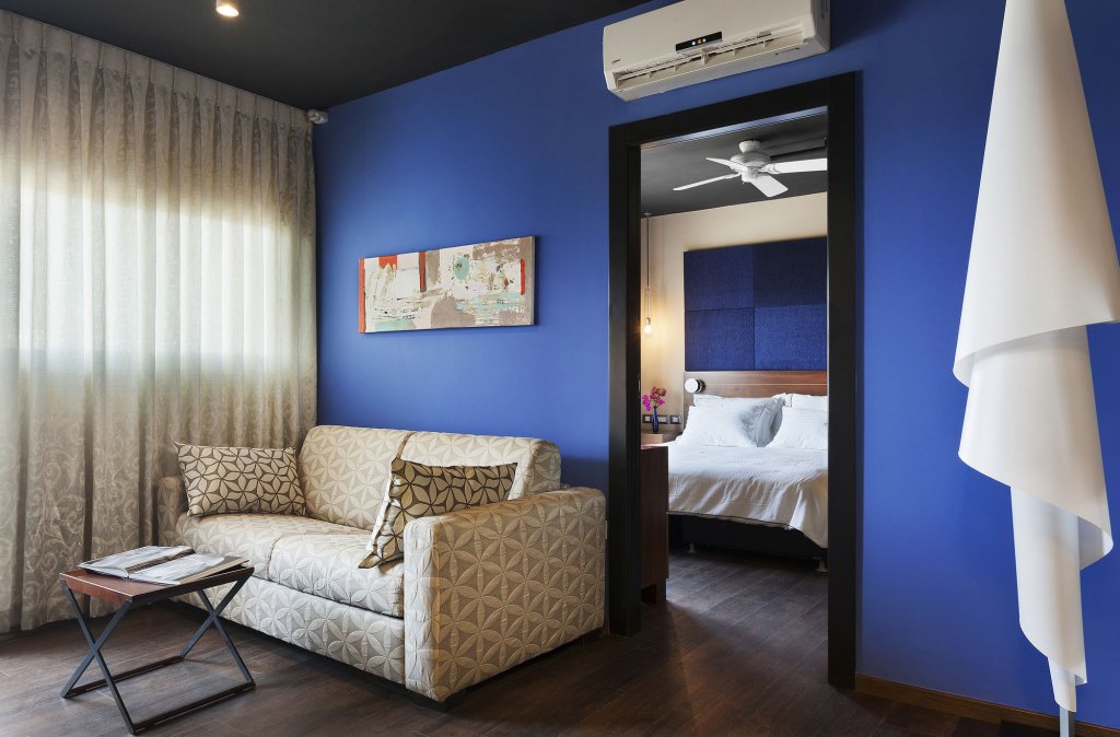 Фото Play Seaport Suite Hotel Tel Aviv