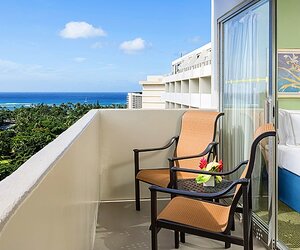 Гостиница Ambassador Hotel Waikiki