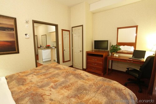 Гостиница Pomeroy Inn & Suites Hotel Dawson Creek в Досон-Крик