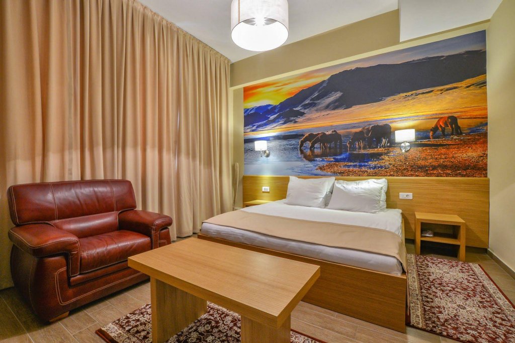 Фото Hotel Lirak