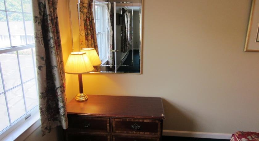 Фото Founder's Brook Motel and Suites