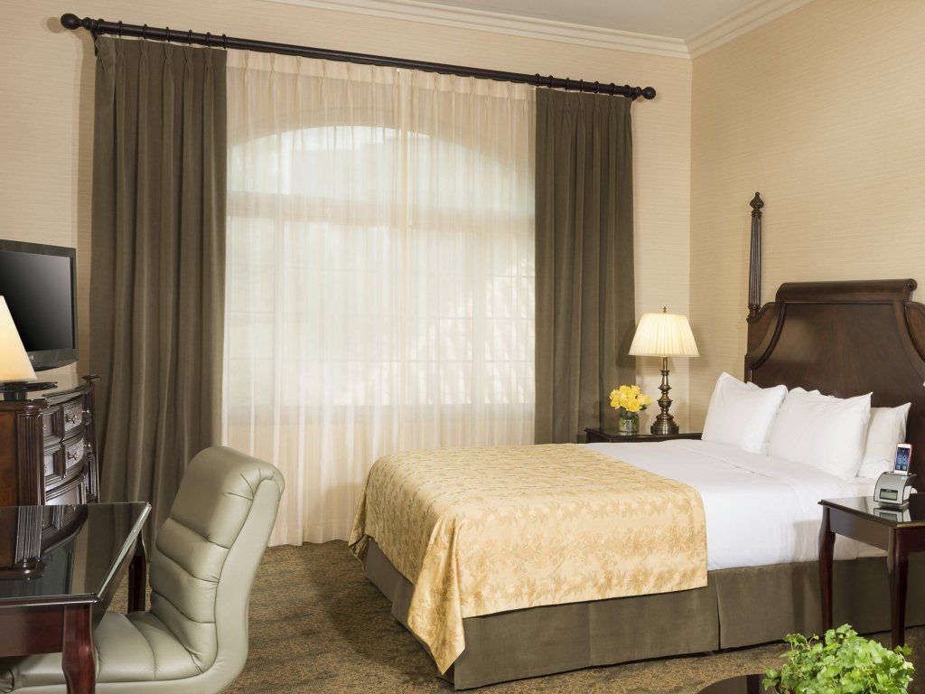 Фото Ayres Suites Diamond Bar