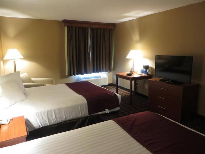 Фото Baymont by Wyndham New Buffalo