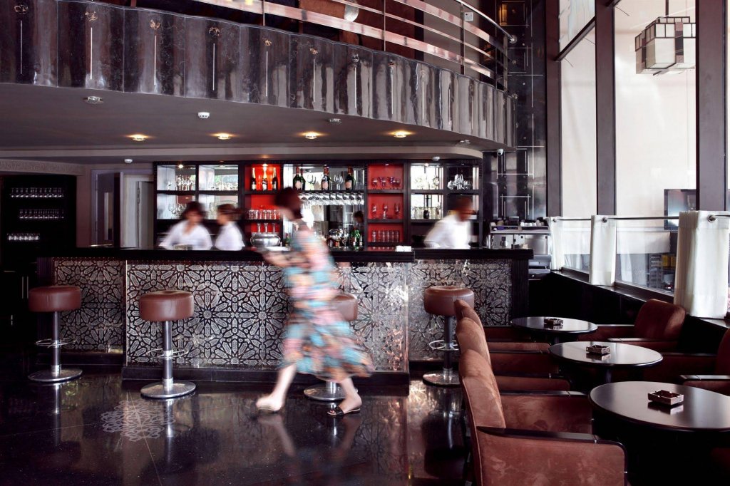 Фото La Renaissance Hotel