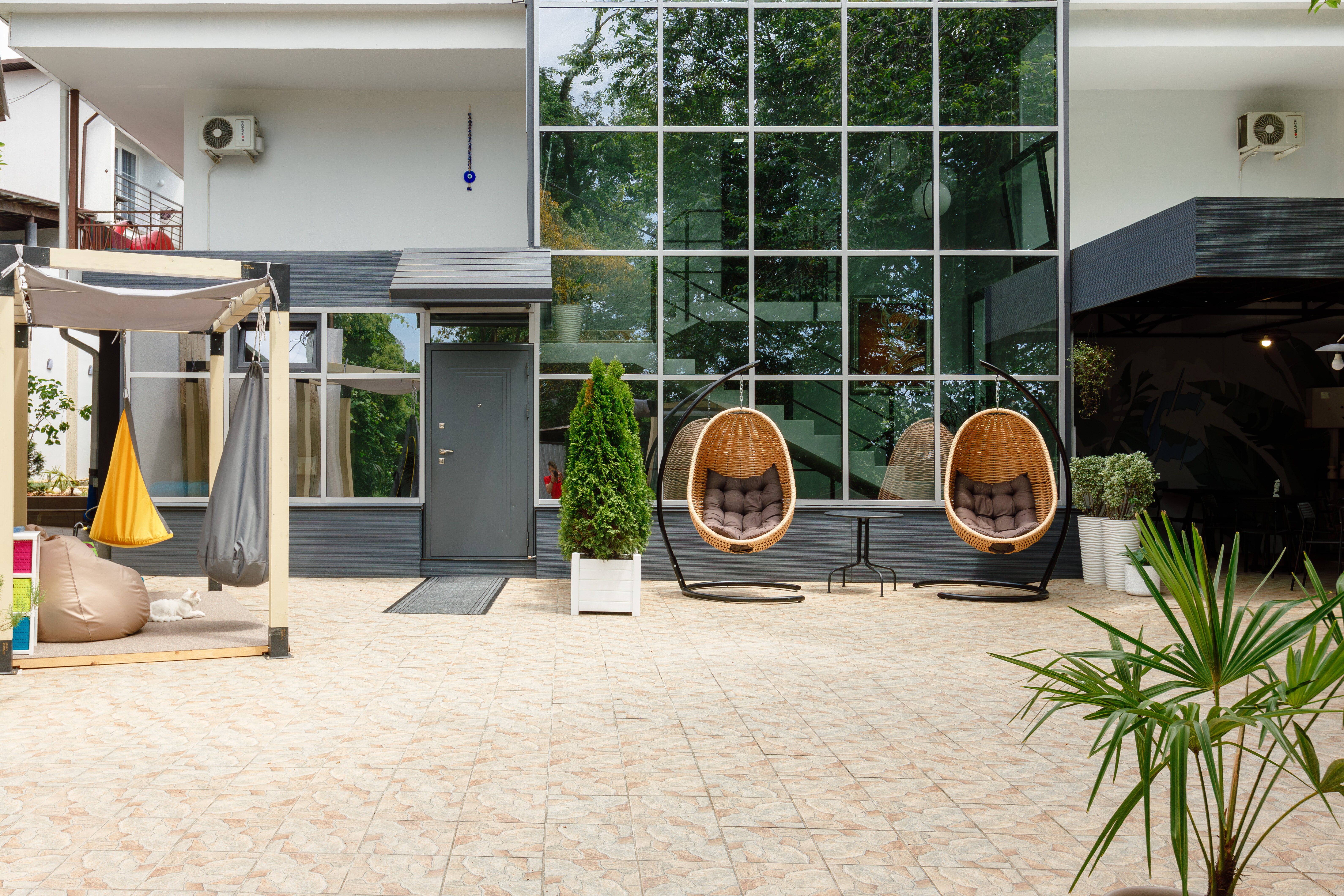 Фото Современник