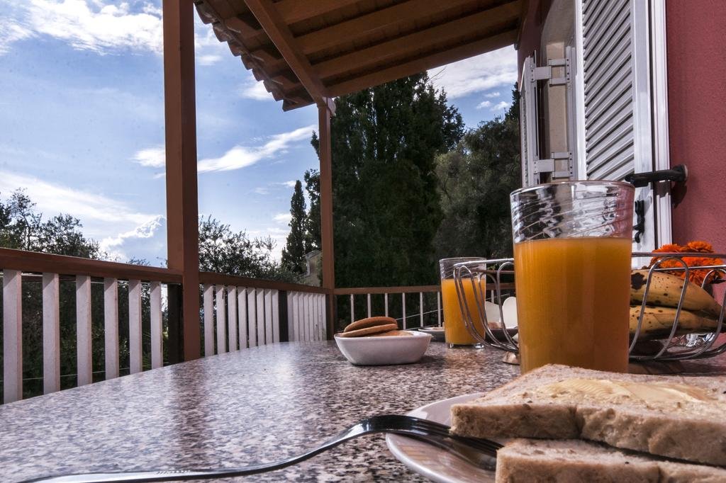 Фото Fouxia Apartments and Studios