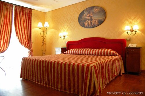 Гостиница Royal Court Hotel в Риме