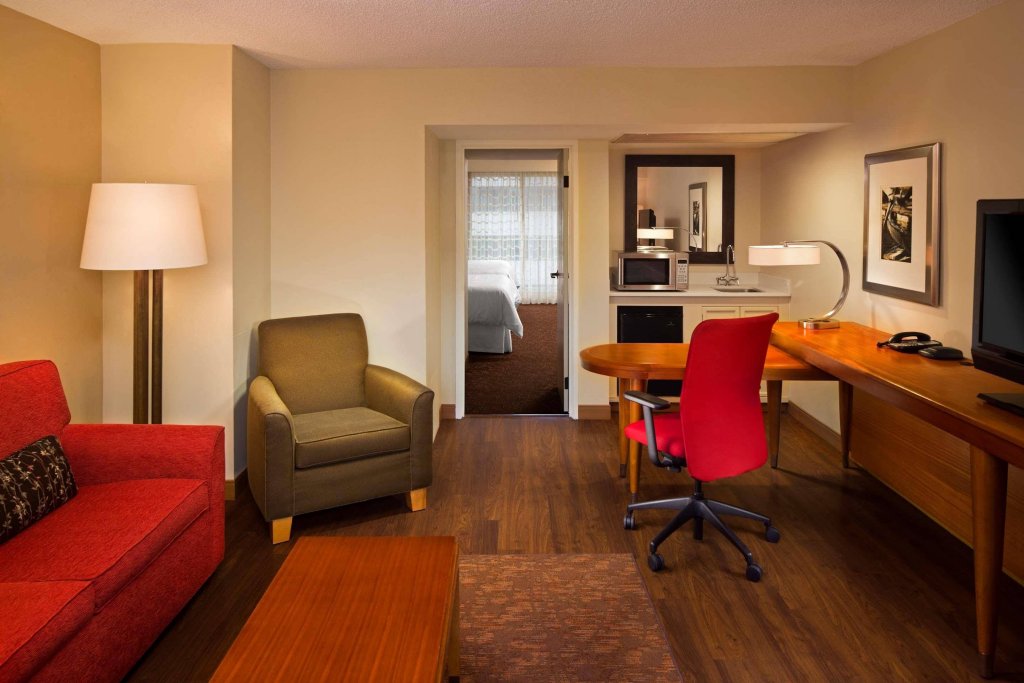 Фото Four Points by Sheraton Suites Tampa Airport Westshore