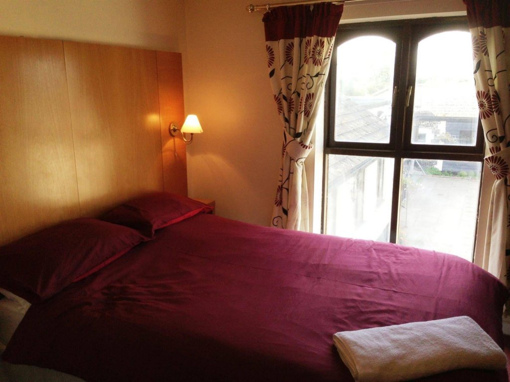 Фото Coach House Hotel