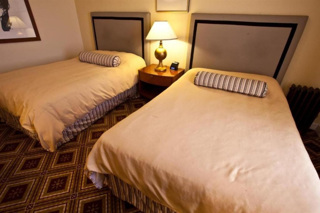 Фото Embassy Hotel