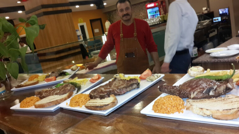 Onbir Kardeşler Et Restaurant, restoran, Karaer Mah., Atatürk Cad., No