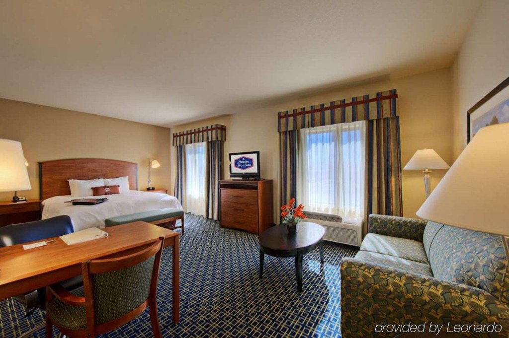 Фото Hampton Inn & Suites Lancaster