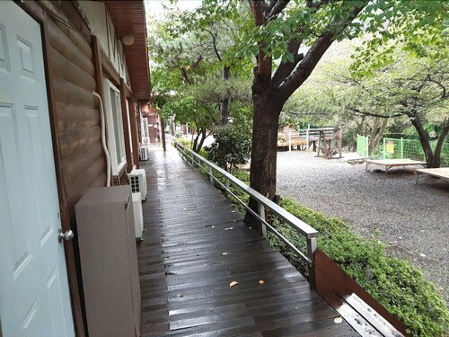 Гостиница Gyeongju Logcabin Pension
