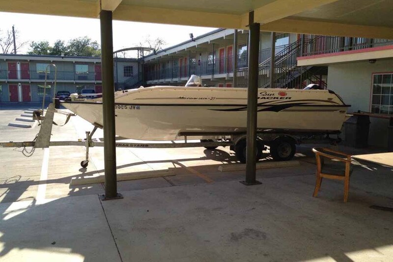 Фото Whispering Palms Inn