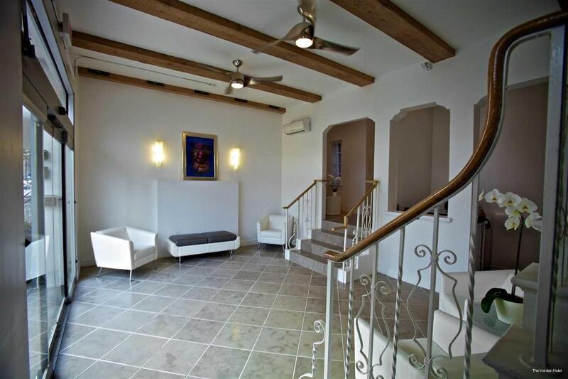 Фото The Varden Hotel