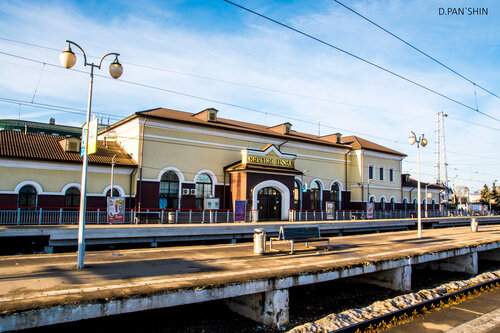 Ол трусиларын кискасына итеріп жіберді