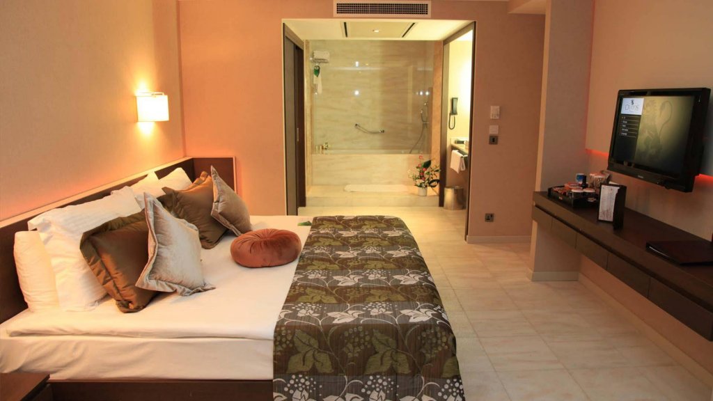 Фото Cratos Premium Hotel