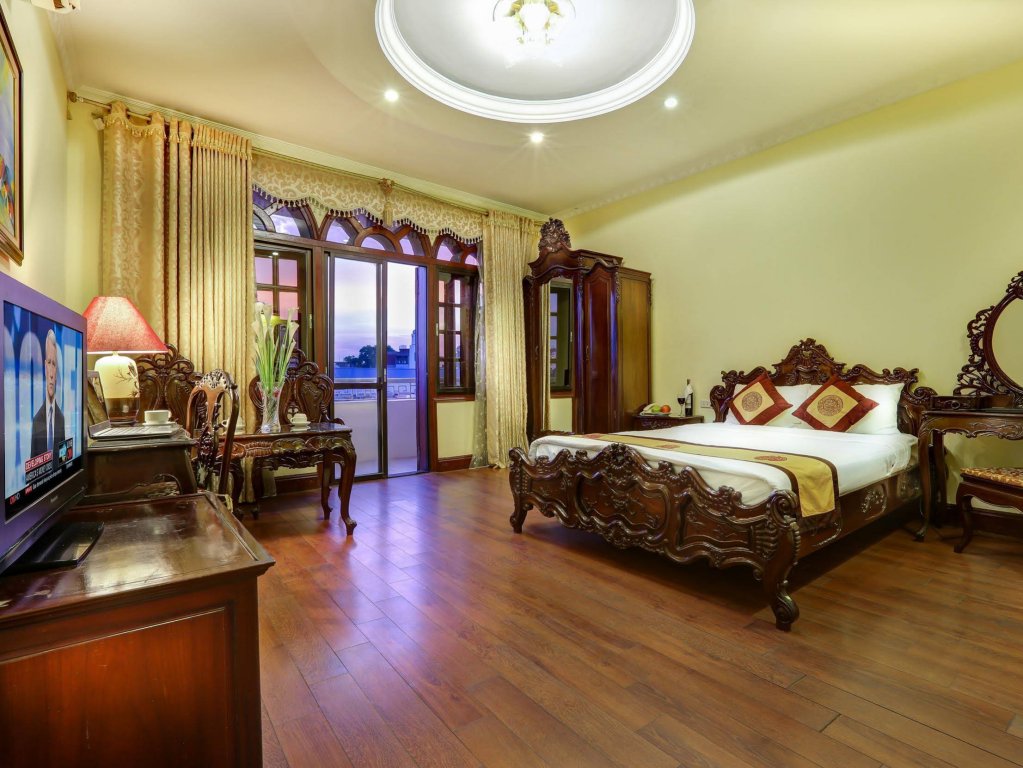 Фото Hanoi Little Town Hotel