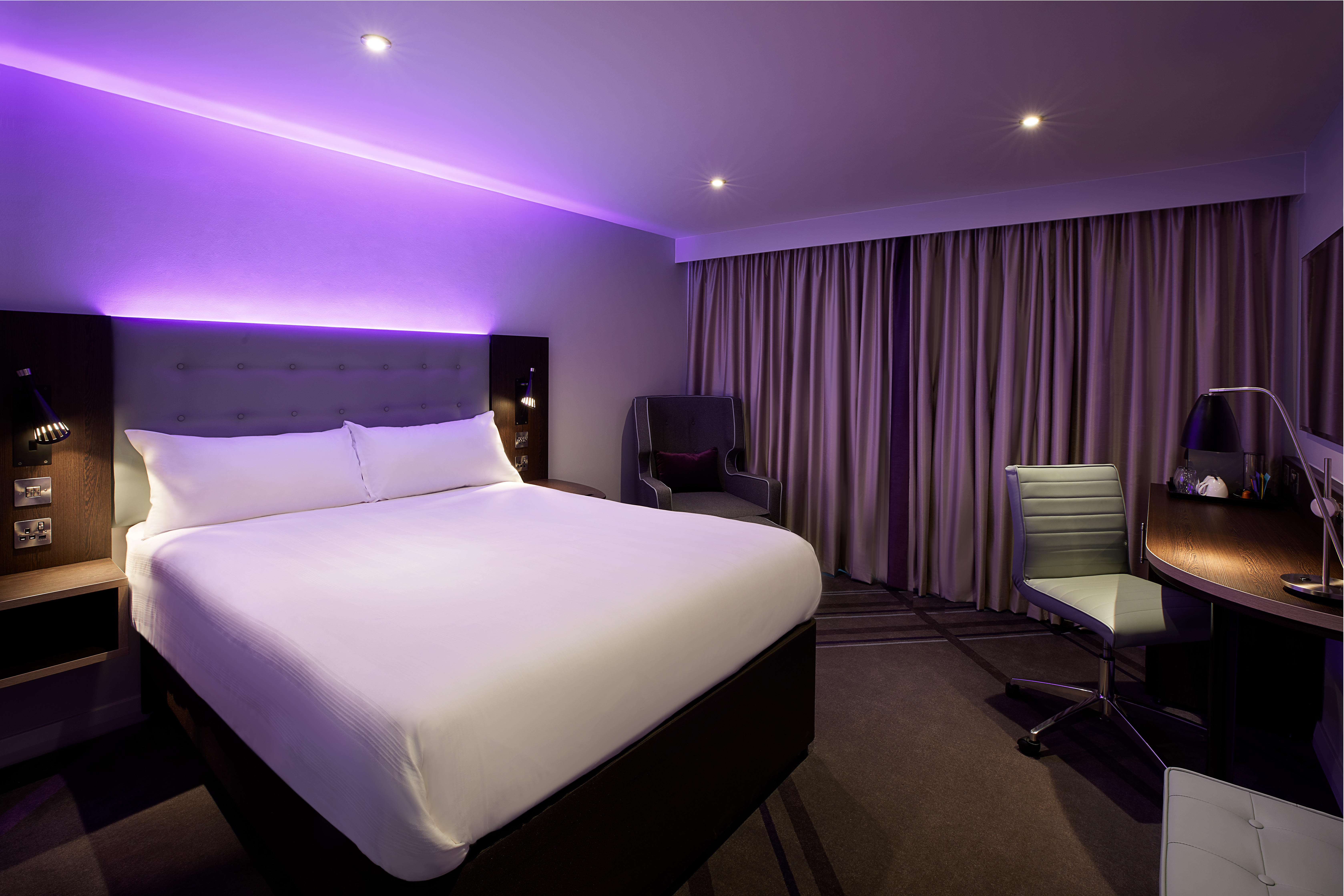 Фото Hub by Premier Inn Edinburgh Royal Mile